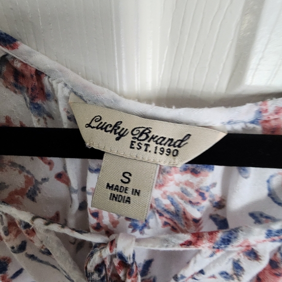 Lucky Brand ☆ Floral Print Women's Top. NWOT Pit - Pit 19" - Picture 10 of 10